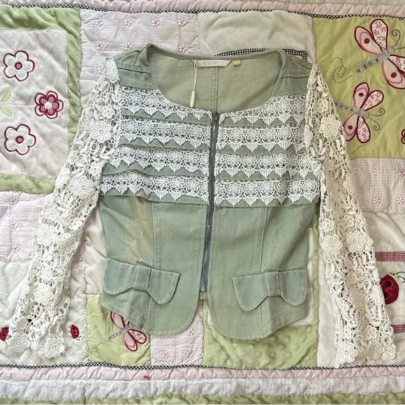 Green denim jacket with lace sleeves - Picture 2 of 6